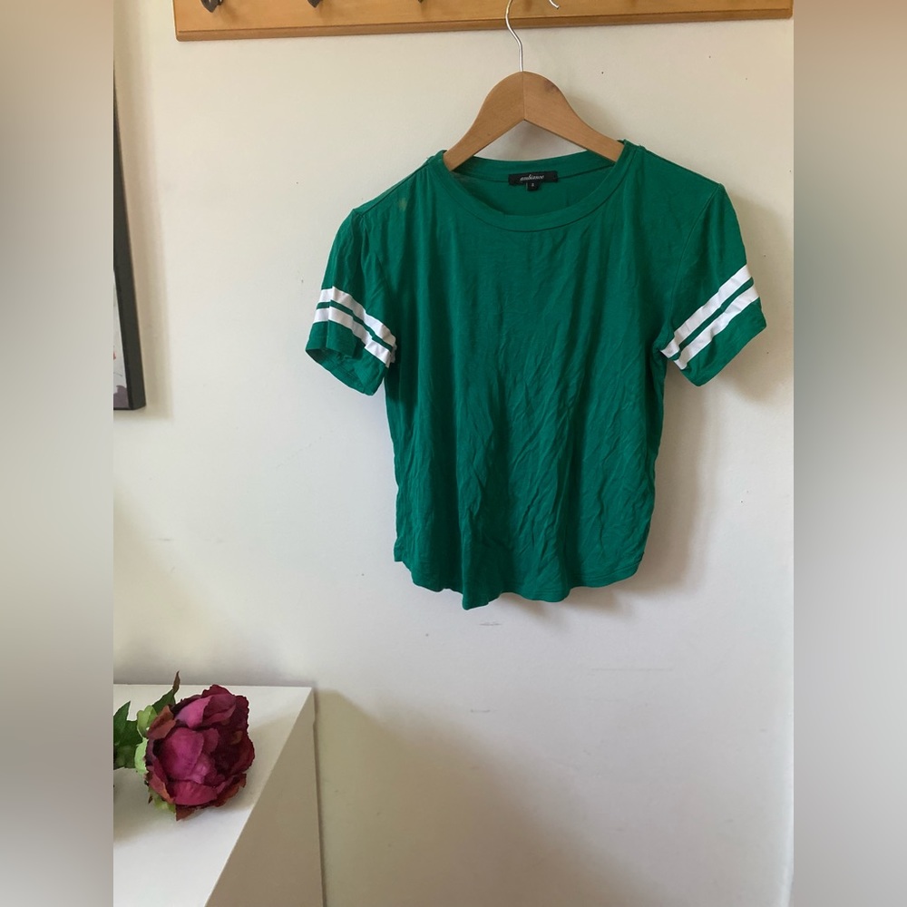 Athletic green cropped tee shirt Juniors Size Small